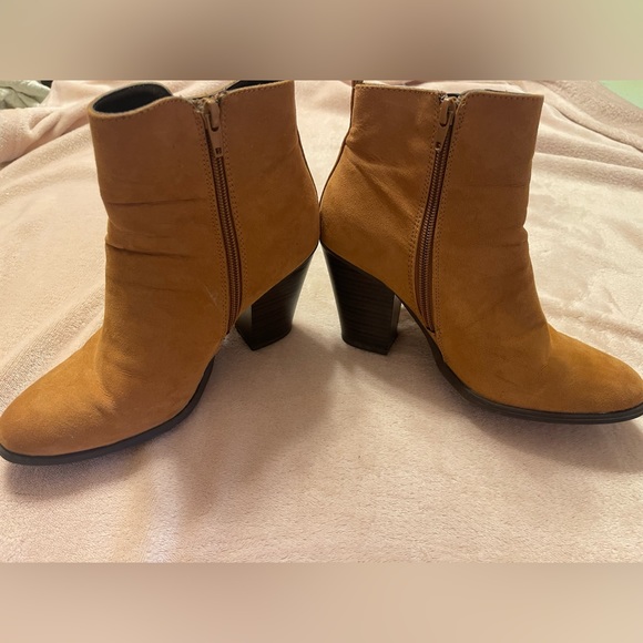 💞EUC Size 8 Tan Booties with Fringe💞 - Picture 6 of 7